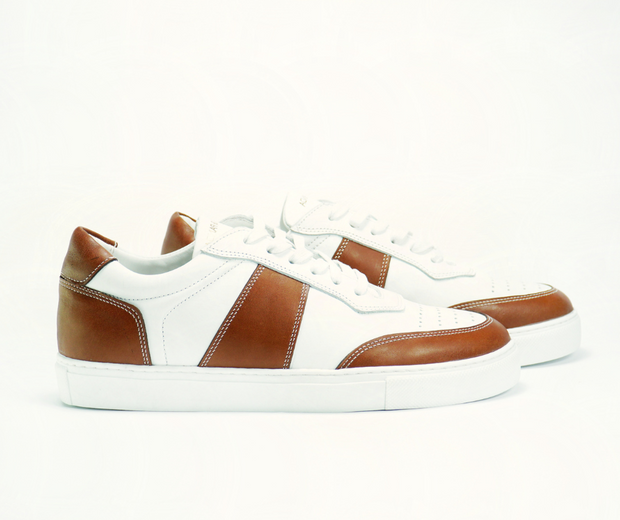 Sneakers COURT en cuir blanc et camel Men & Panda