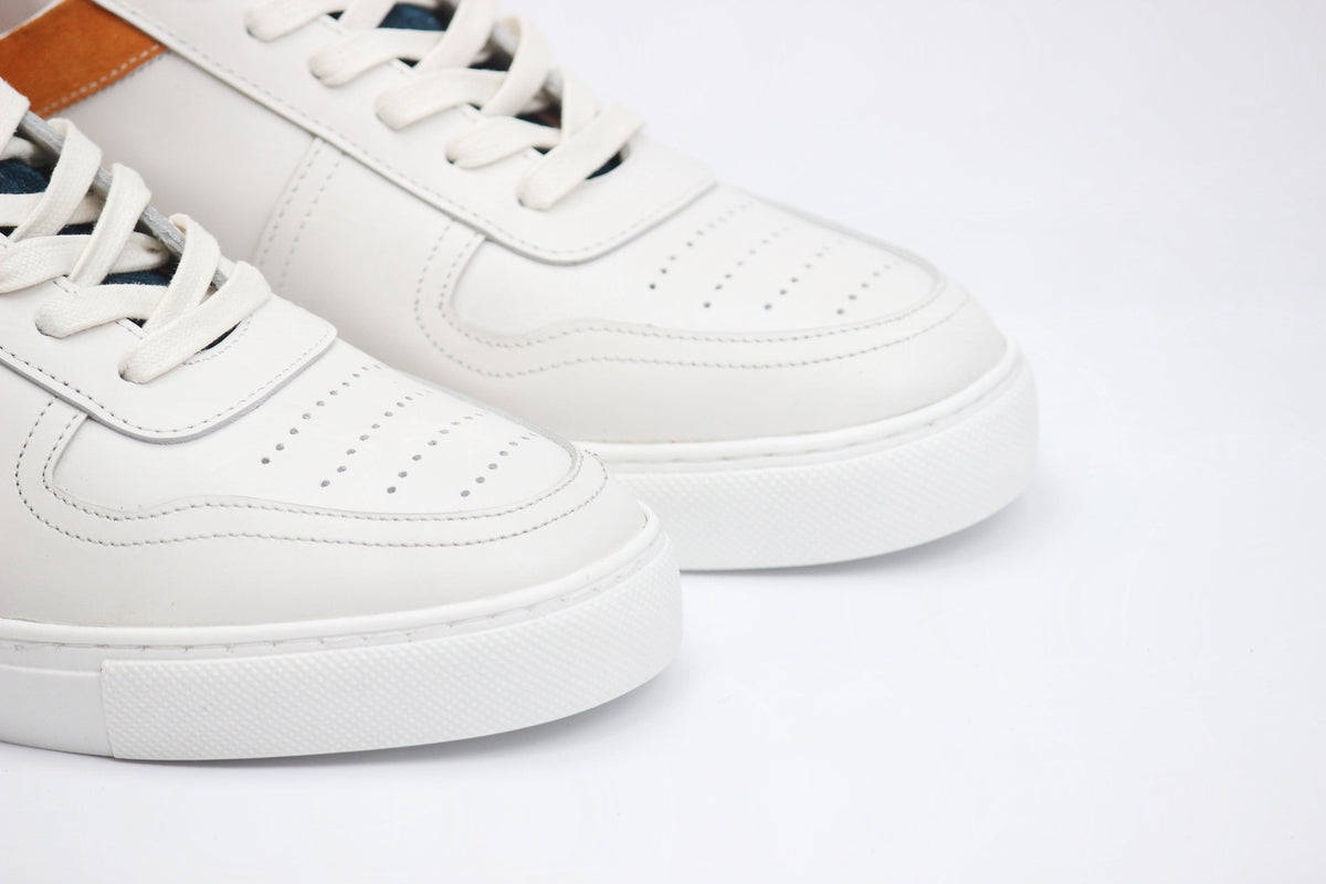 Sneakers BASE en cuir blanc - daim orange Men & Panda